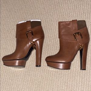 Heeled booties with platform